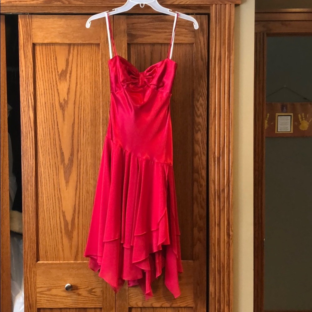 Spaghetti strap party dress w flutter skirt 💃🏼